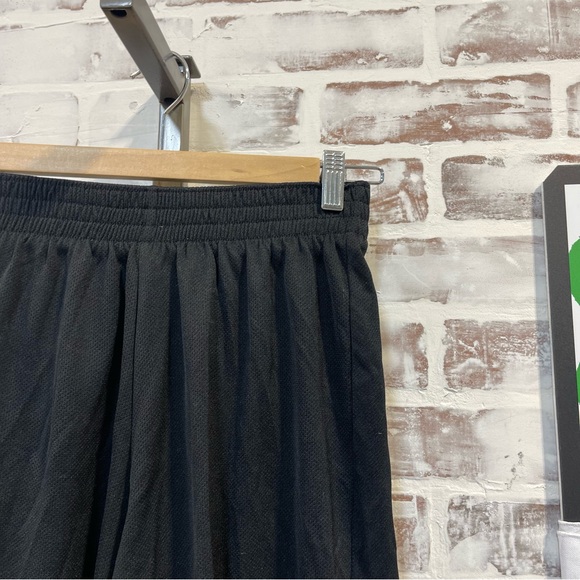 Monroe bearcats Black shorts medium - Picture 3 of 6